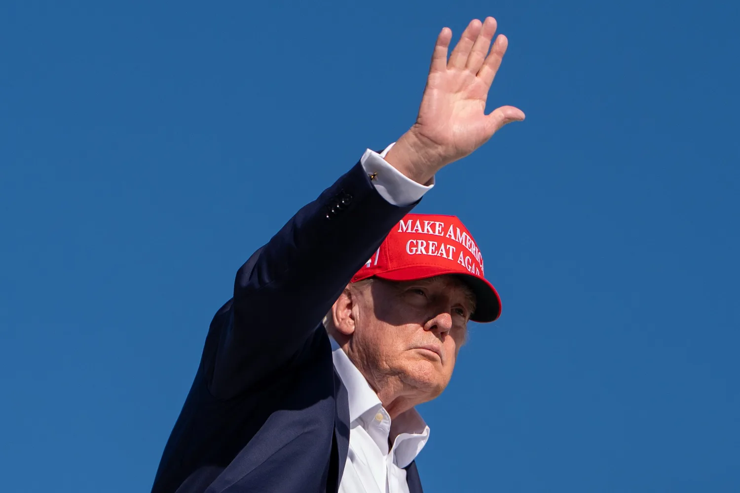 Trump veta la compra de varios productos de Canadá y agrava la guerra comercial