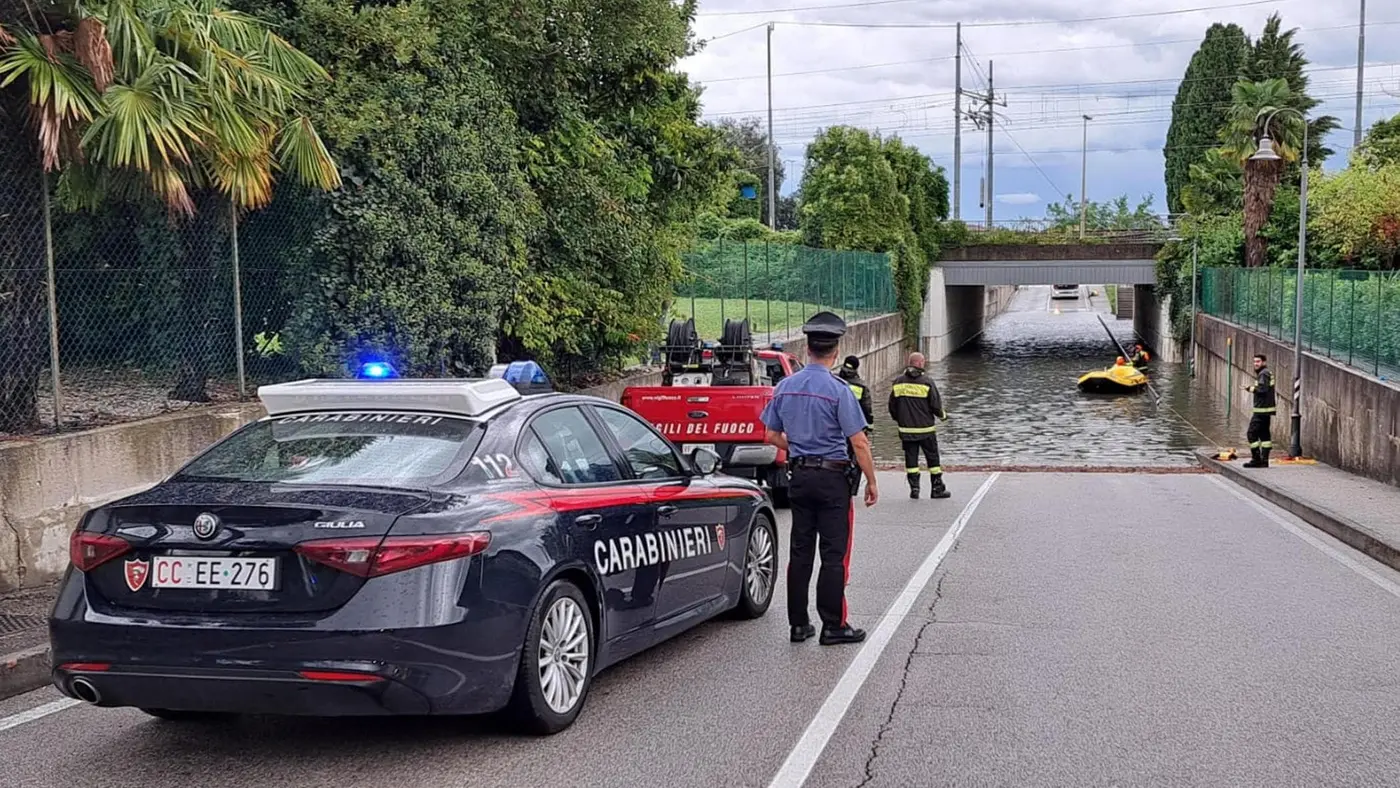 Il maltempo si abbatte sull’Italia. Una donna muore annegata nell’auto intrappolata nel sottopasso