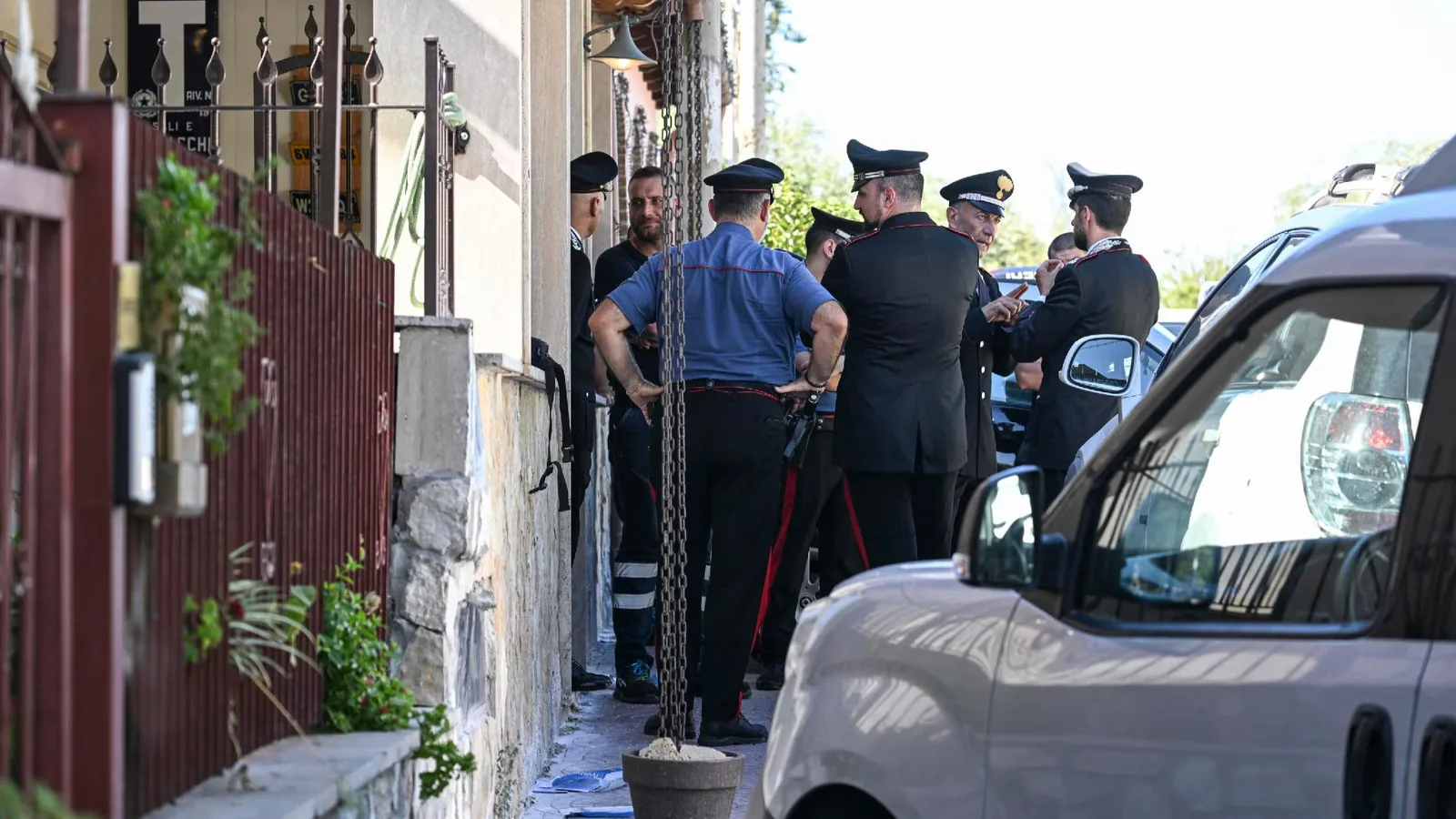 Omicidio-suicidio in famiglia a Pietralata, l'autopsia: prematuro dire che ha fatto tutto il padre