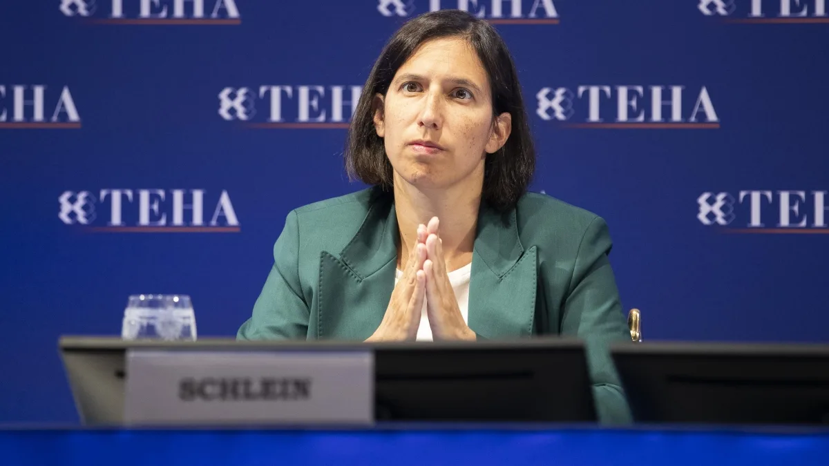 Opposizione bocciata dal sondaggio di Cernobbio: il 68% approva il governo. Ma Schlein incassa applausi
