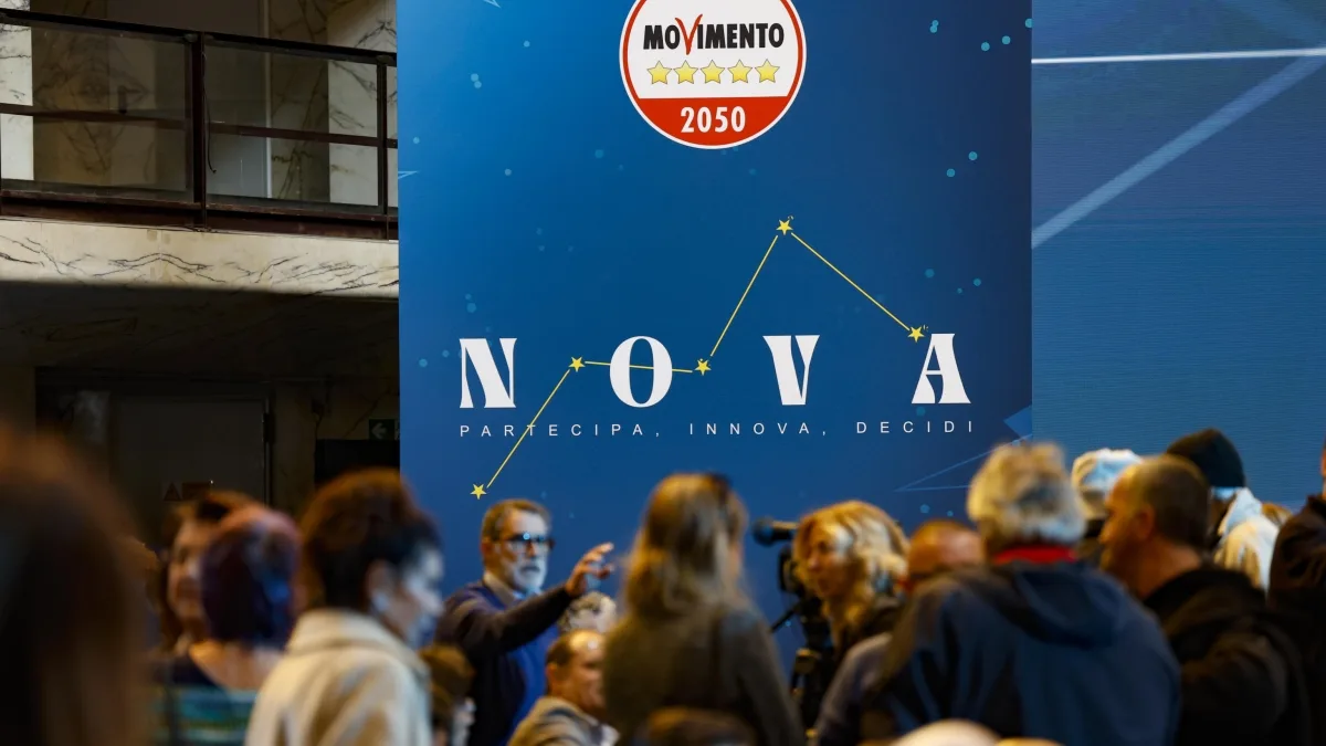 M5S, il 91,7% della base contro l'invio delle armi all'Ucraina. Conte: «Faremo tabula rasa del programma di Meloni»