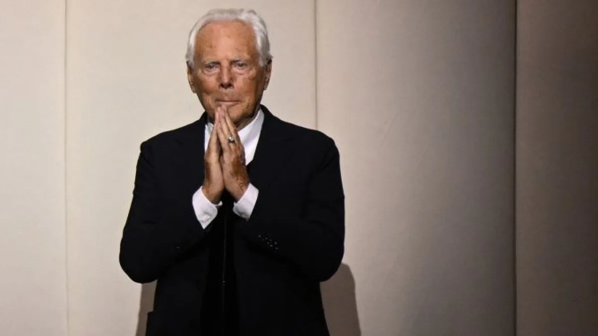 Le esitazioni, il respiro, la voce di Armani un anno dopo. L'ultima intervista al Corriere è un podcast