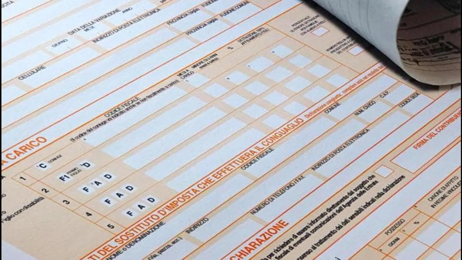 Irpef, pochi pagano per tutti: otto milioni versano il 65%. Leo: “Riduciamo le tasse al ceto medio”