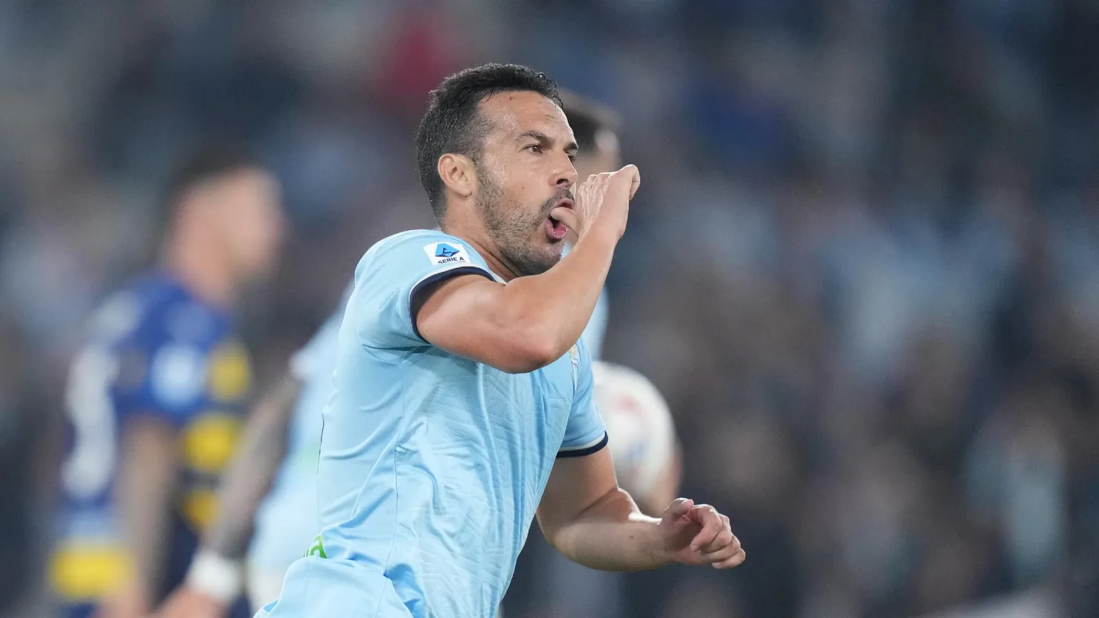 L'addio di Pedro, l'ex attaccante della Lazio ha deciso di appendere gli scarpini al chiodo
