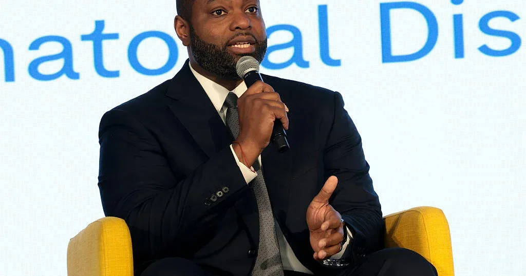 Florida gov. candidate Byron Donalds responds after Trump mentions removed from site