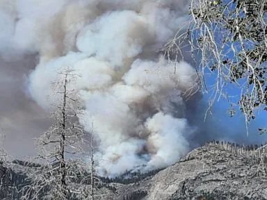 Helicopter fighting Yosemite National Park fire crashes, killing 2: Officials
