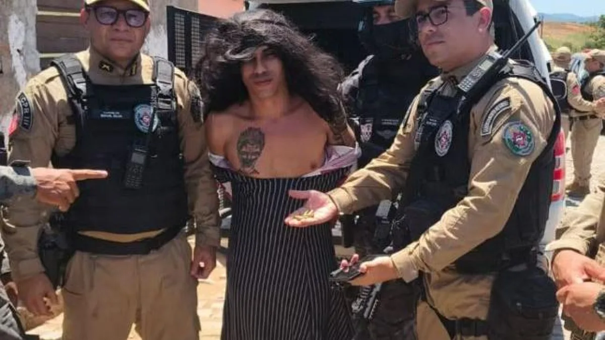 Travestito da donna con in braccio un bimbo per tentare (invano) di sfuggire alla polizia: serial killer arrestato in Brasile. Ha confessato 80 omicidi