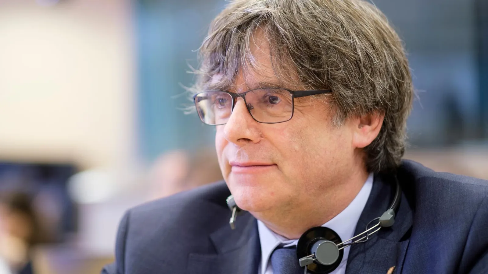 Il Tribunale Supremo ha revocato l'ordine di arresto per Puigdemont, può tornare oggi in Spagna