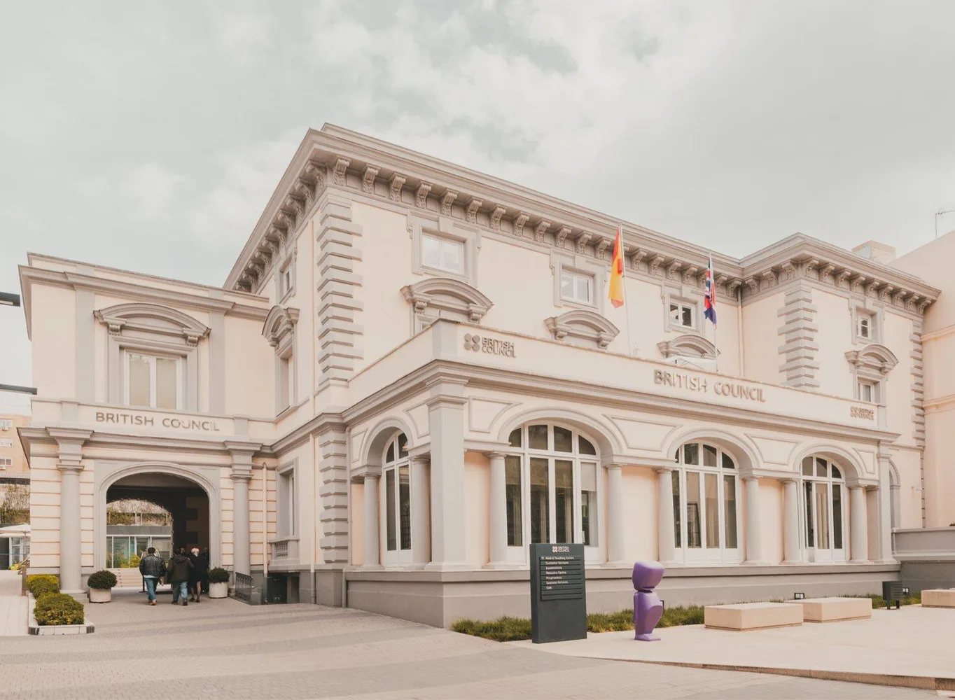 Abanca compra el palacete del British Council para convertirlo en su edificio insignia de Madrid