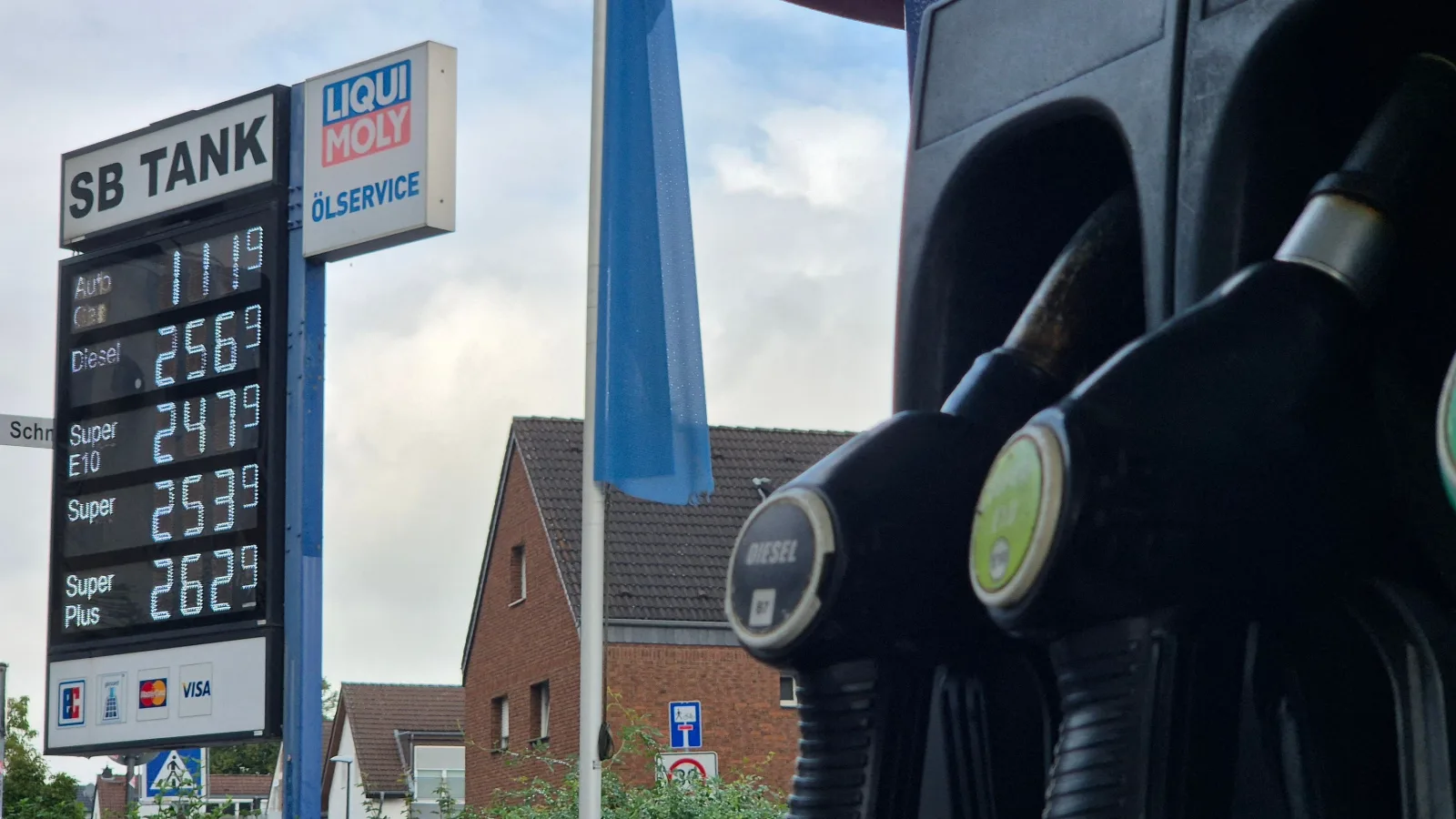 Rekordhoch: Merz kündigt Entlastungen von hohen Energiepreisen an