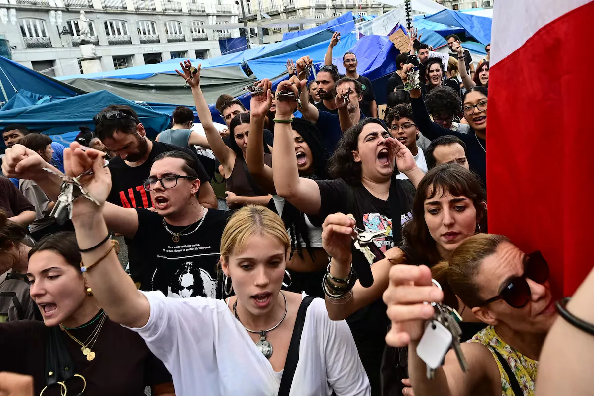 30 minutos de silencio antes de la rabia frente al Congreso: “¡Vergüenza!, ¡vergüenza!, ¡vergüenza!”