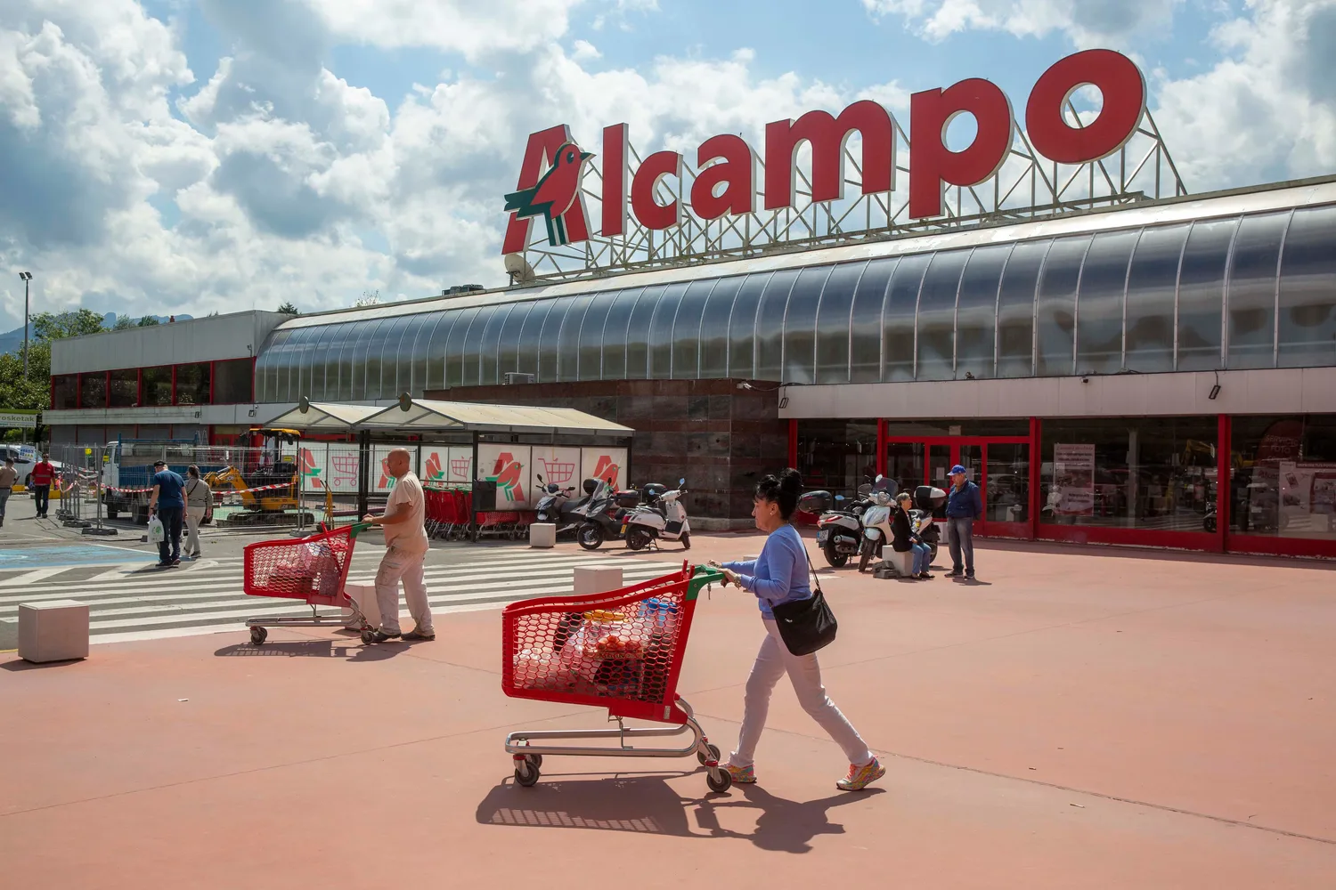 Las grandes cadenas intensifican la guerra de precios: estos son los supermercados más caros y más baratos de España