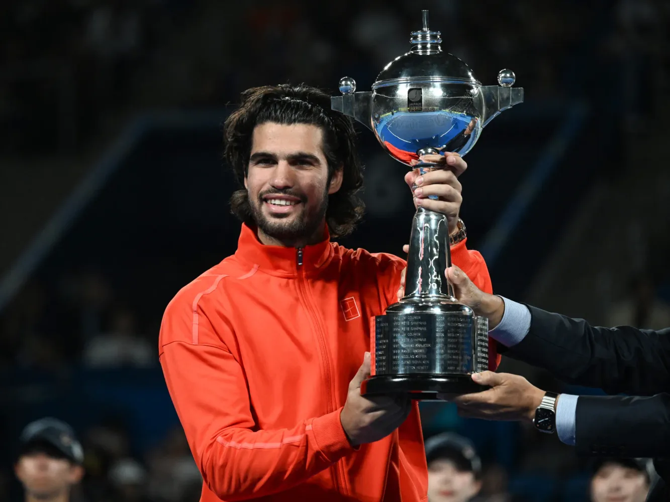 Djokovic wins China Open after de Minaur retires, Alcaraz wins Japan Open