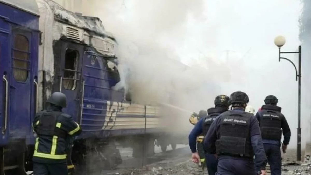 Locomotive e pompe di benzina: così Mosca usa l'Ai per paralizzare Kiev. Già 250 «colpi» nel 2026